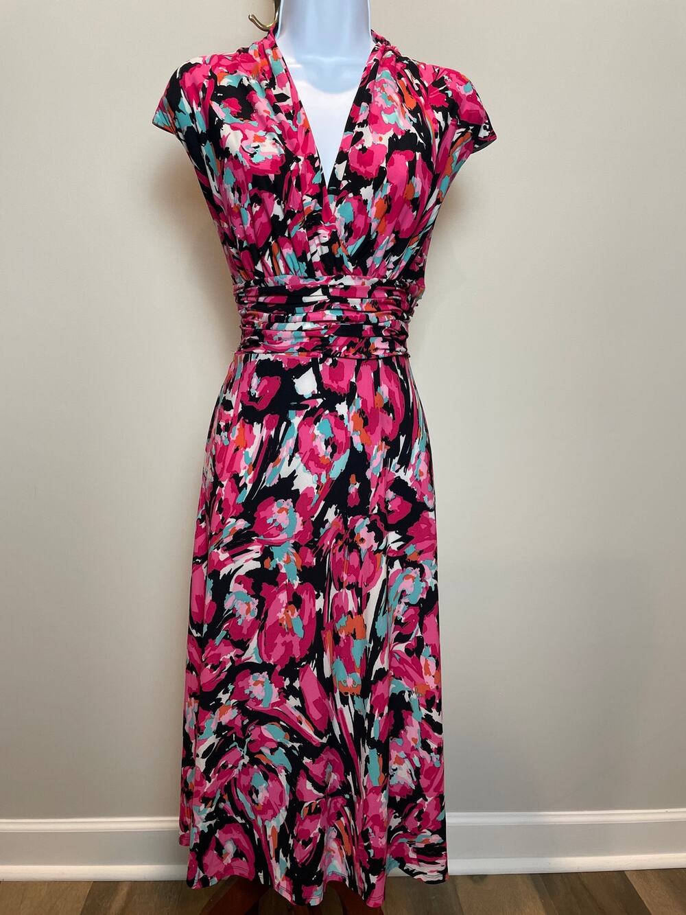 K Kasper Size 8 V‑Neck Dress with Abstract Floral Print and Waist Ruching